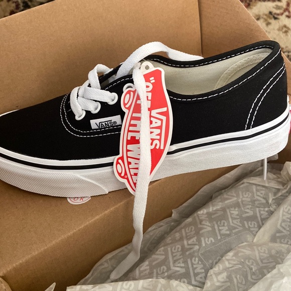 VANS - Picture 1 of 4
